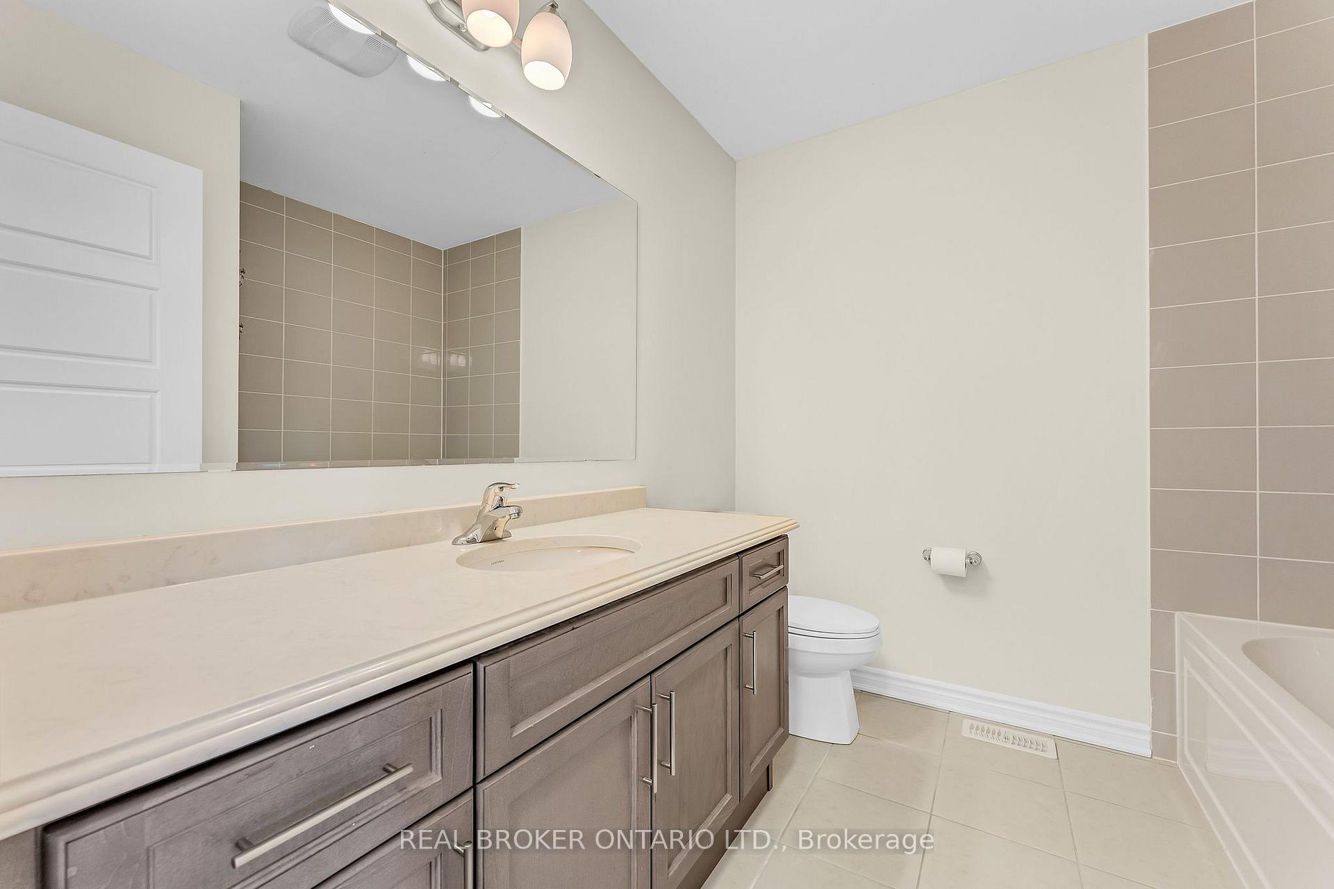 Photo 17 of 1194 Duignan Crescent, Milton, Ford — HOMEH