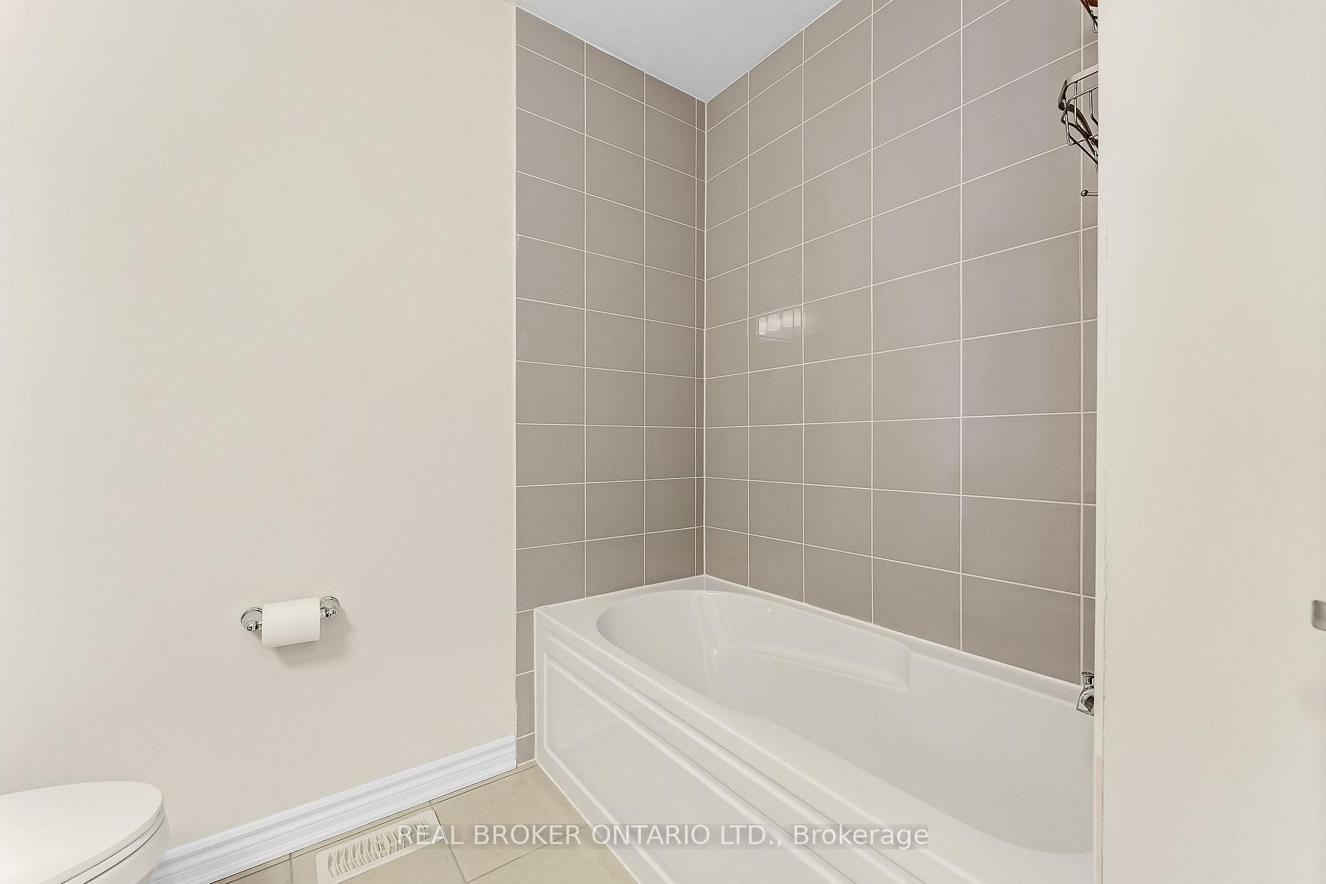 Photo 18 of 1194 Duignan Crescent, Milton, Ford — HOMEH
