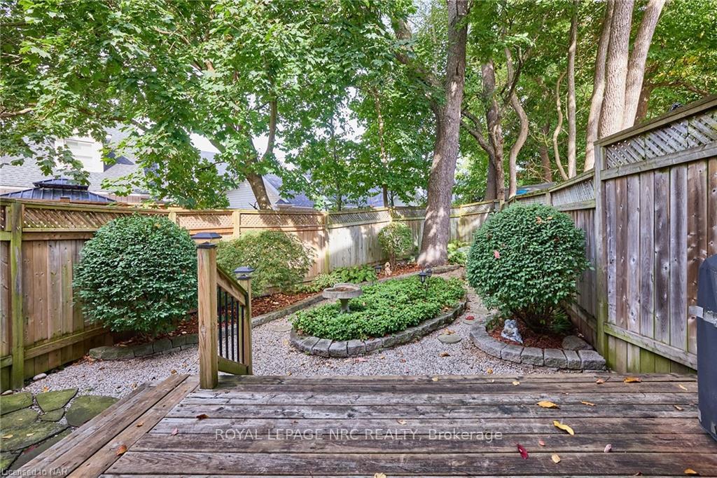 Photo 2 of 102 Woodside Square, Pelham, Fonthill — HOMEH
