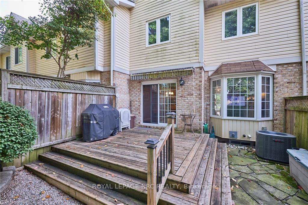 Photo 4 of 102 Woodside Square, Pelham, Fonthill — HOMEH