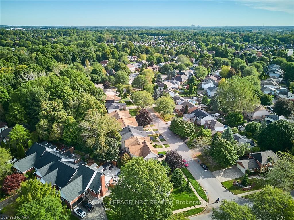 Photo 6 of 102 Woodside Square, Pelham, Fonthill — HOMEH
