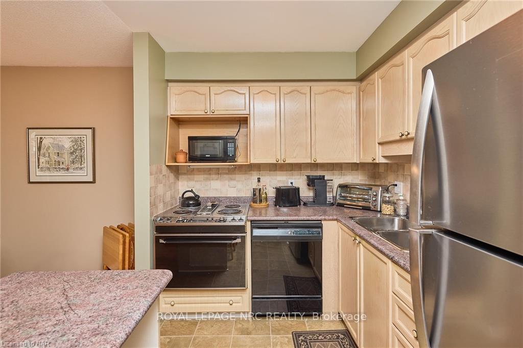 Photo 7 of 102 Woodside Square, Pelham, Fonthill — HOMEH