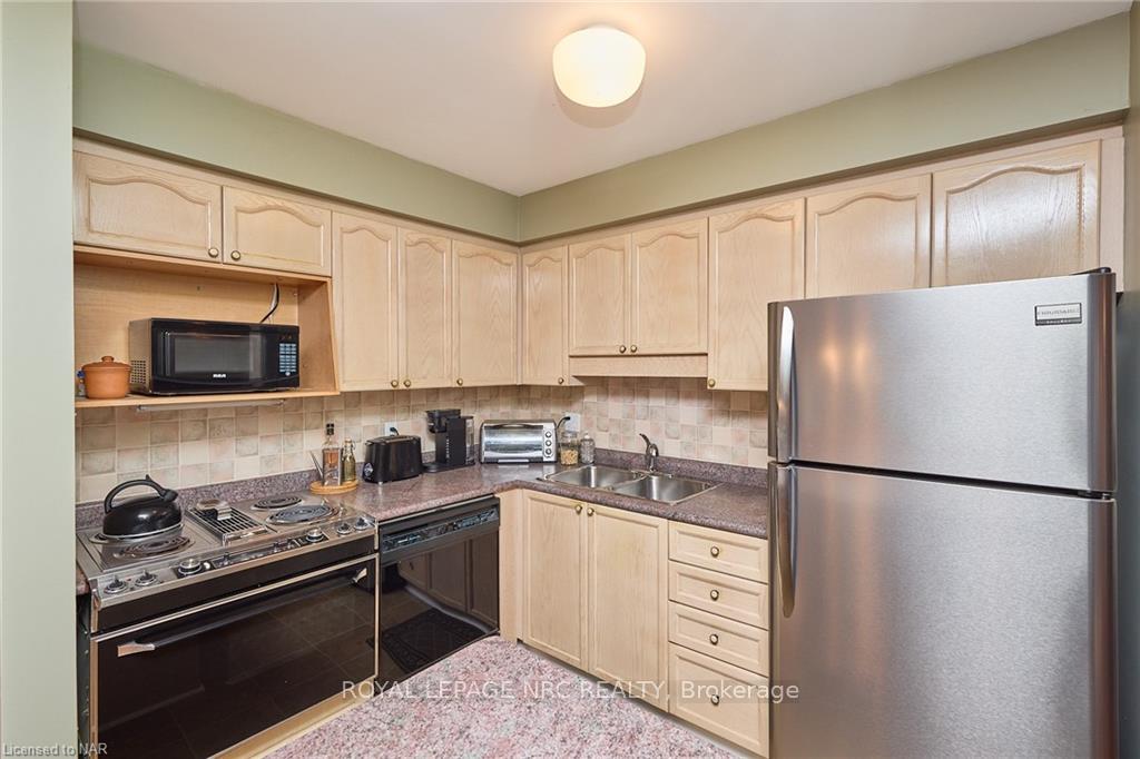 Photo 8 of 102 Woodside Square, Pelham, Fonthill — HOMEH