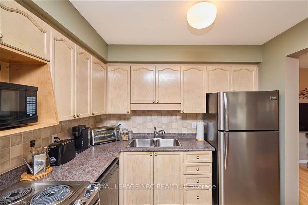 Photo 9 of 102 Woodside Square, Pelham, Fonthill — HOMEH