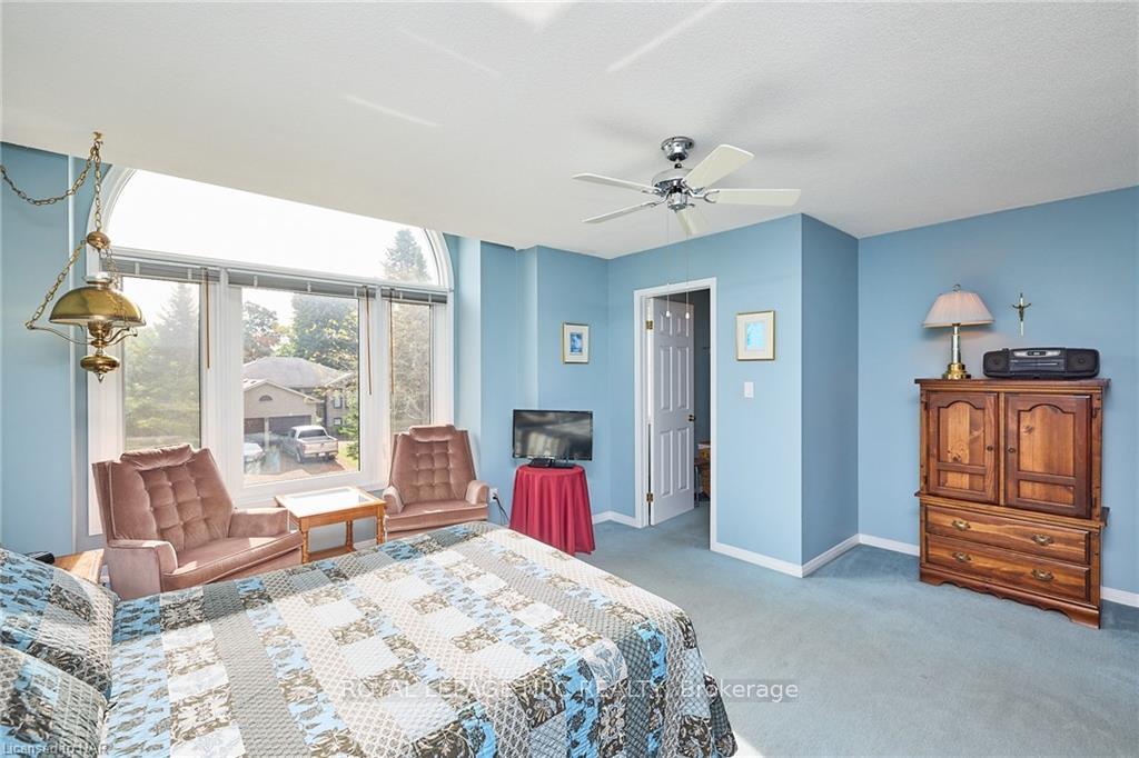 Photo 11 of 102 Woodside Square, Pelham, Fonthill — HOMEH
