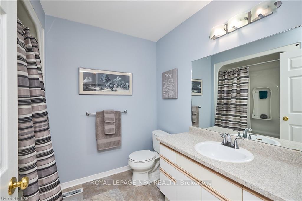 Photo 16 of 102 Woodside Square, Pelham, Fonthill — HOMEH