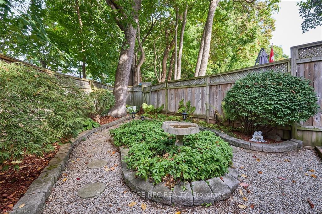 Photo 24 of 102 Woodside Square, Pelham, Fonthill — HOMEH