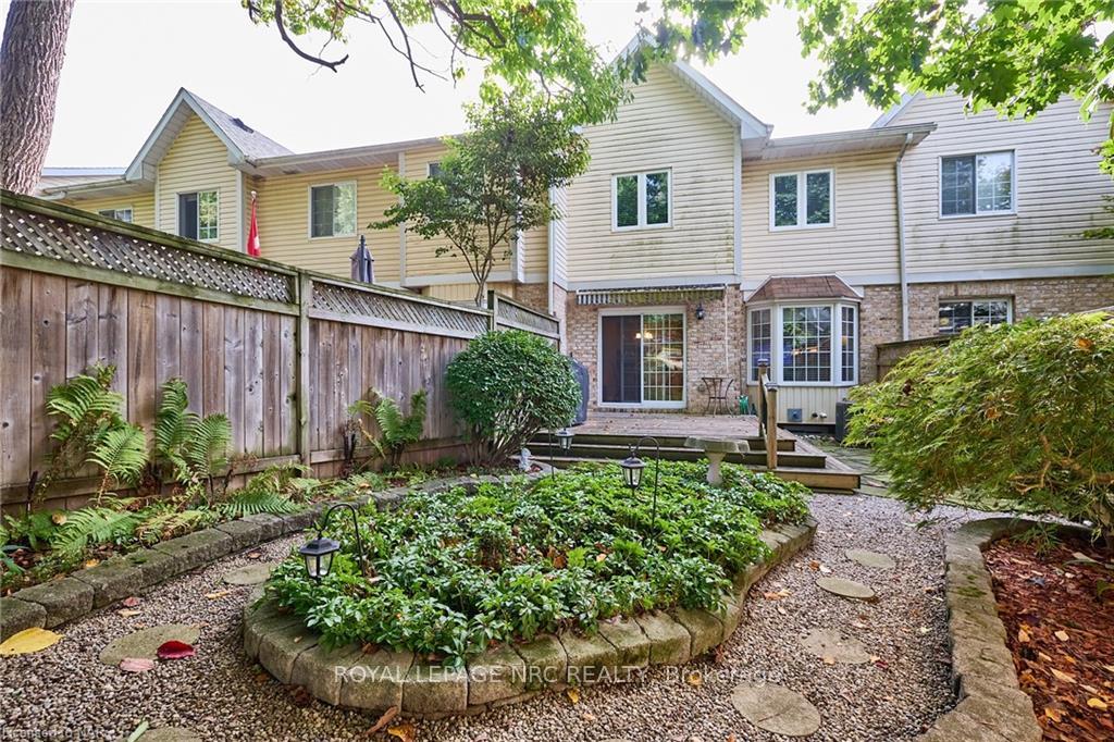 Photo 25 of 102 Woodside Square, Pelham, Fonthill — HOMEH