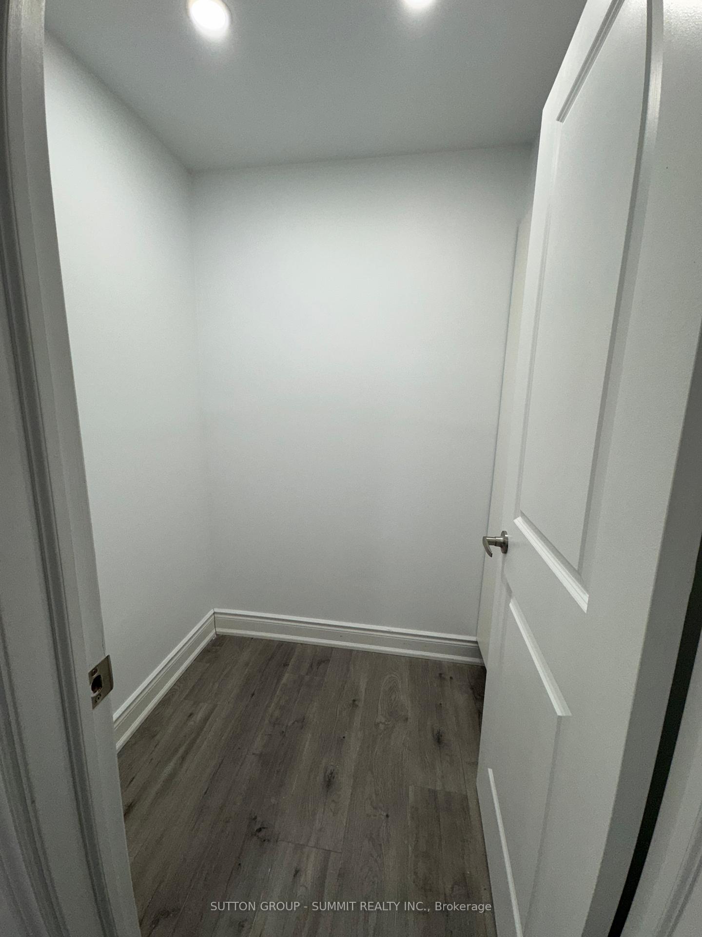 Front of Unit Lower, 674 Thompson Road S