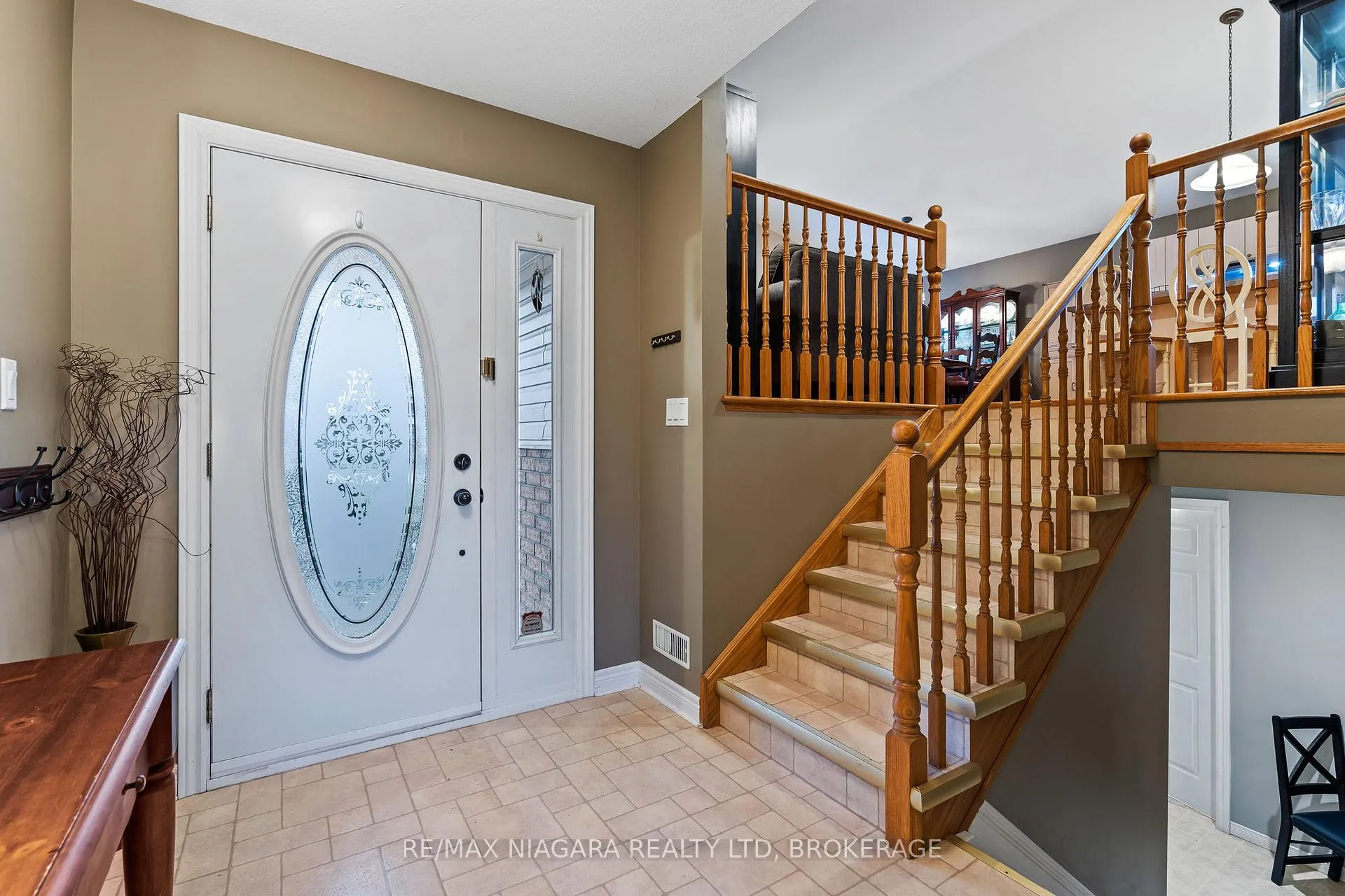 Photo 4 of 272 Steele Street, Port Colborne, Sugarloaf — HOMEH