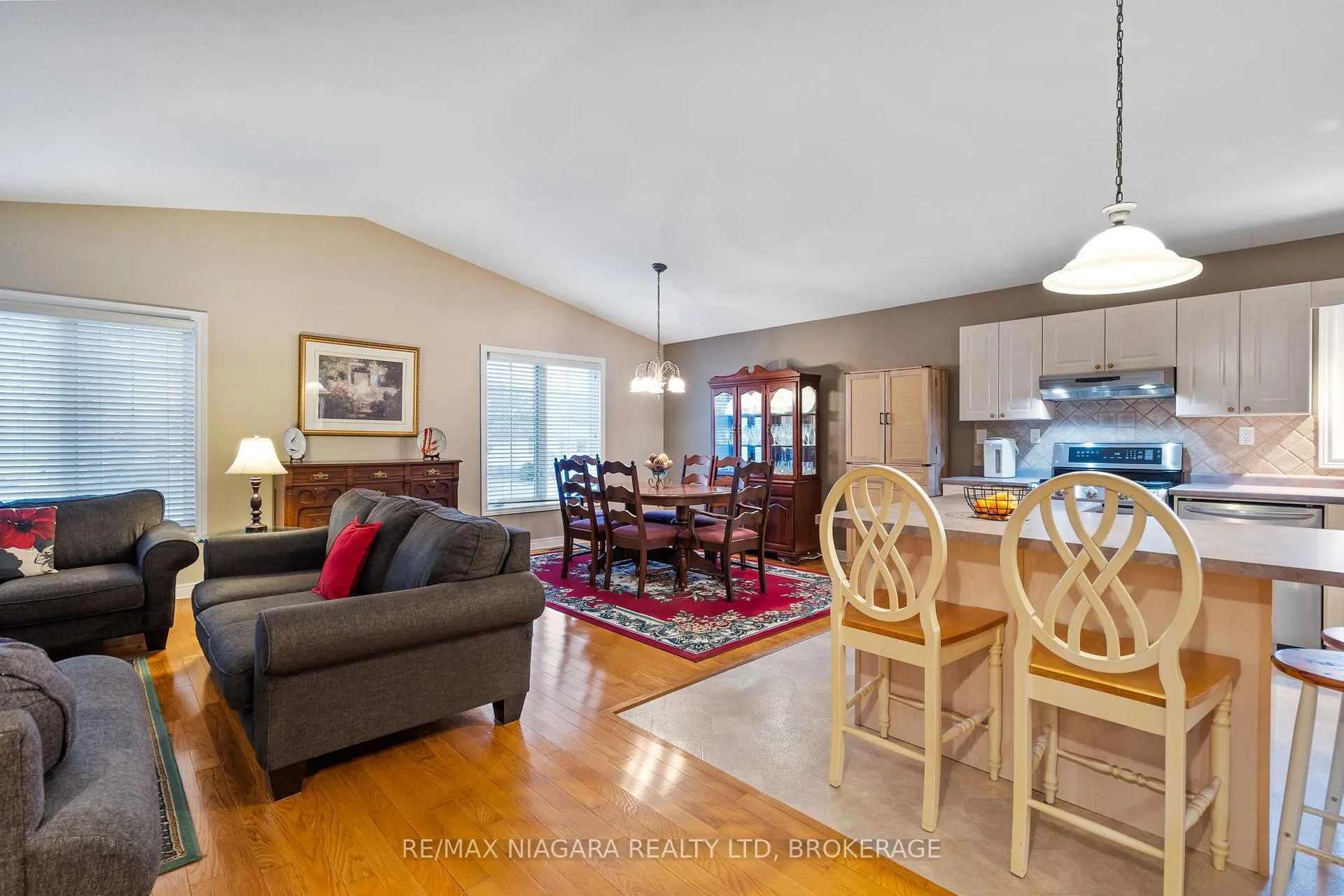 Photo 5 of 272 Steele Street, Port Colborne, Sugarloaf — HOMEH