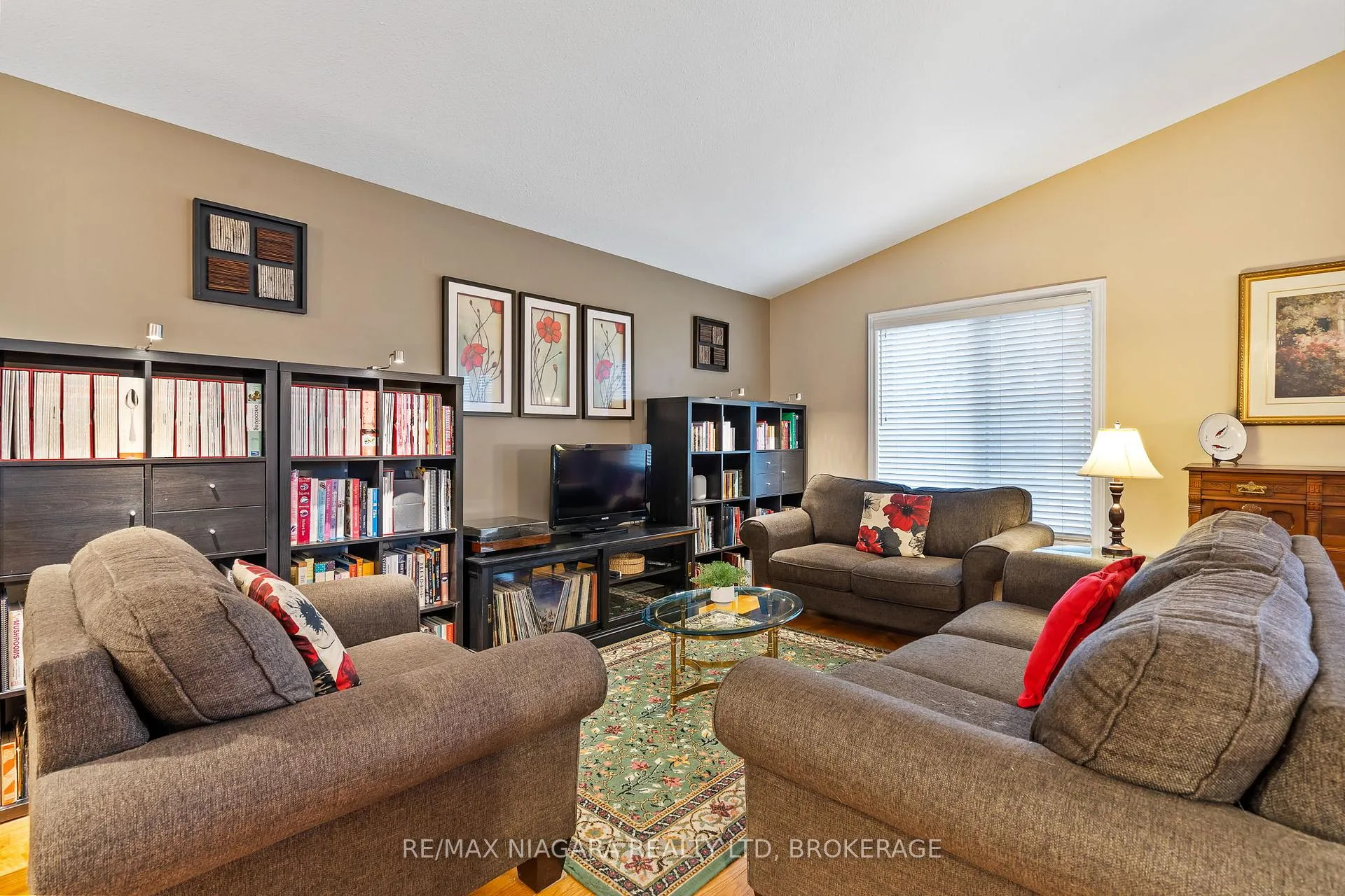 Photo 6 of 272 Steele Street, Port Colborne, Sugarloaf — HOMEH