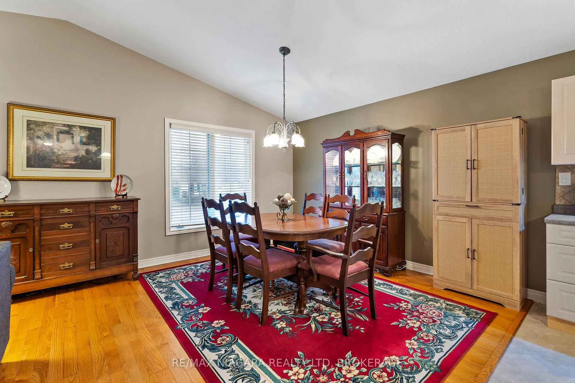 Photo 8 of 272 Steele Street, Port Colborne, Sugarloaf — HOMEH