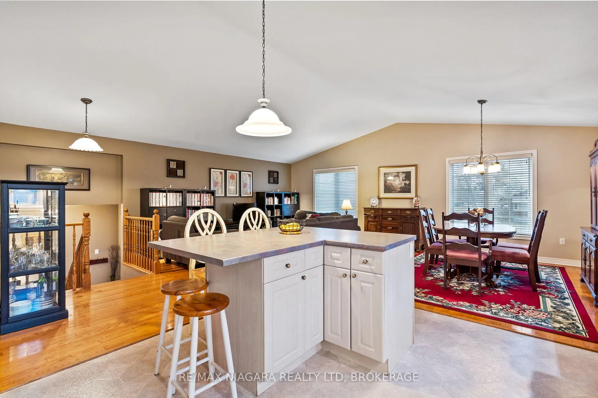 Photo 12 of 272 Steele Street, Port Colborne, Sugarloaf — HOMEH