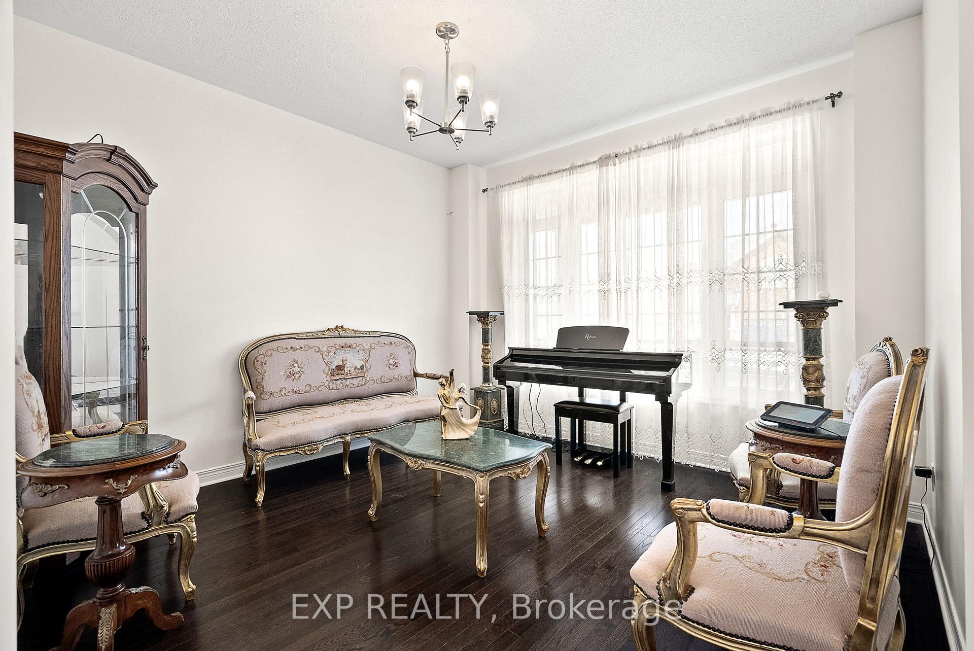Photo 6 of 360 Antigonish Avenue, Ottawa, Springridge/East Village — HOMEH