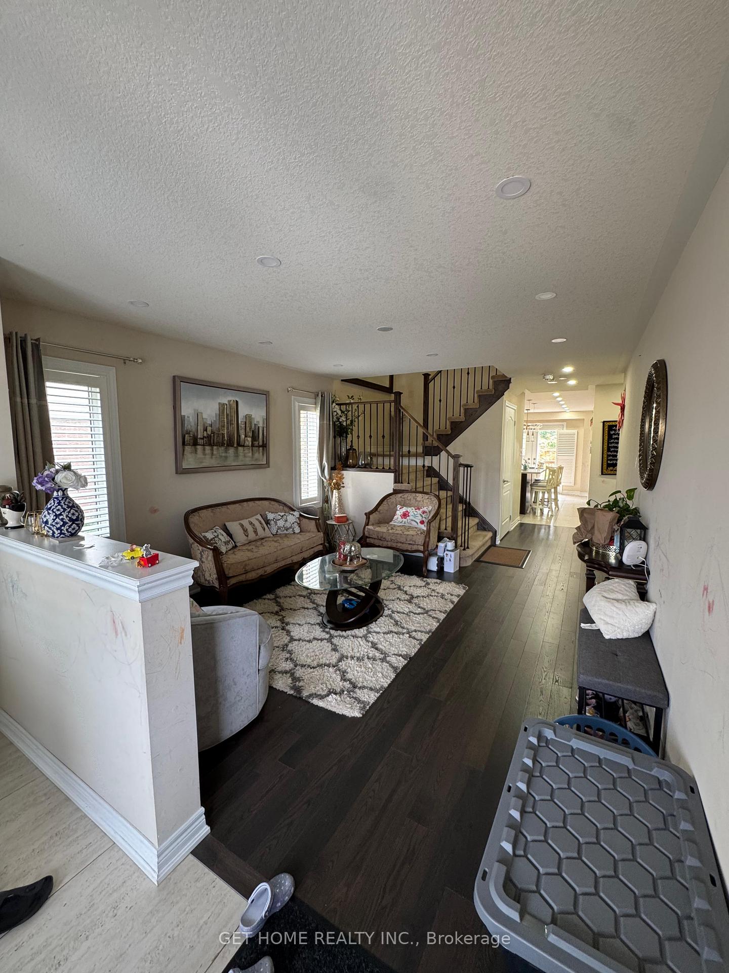 Photo 3 of 827 Renaissance Drive, Oshawa, Lakeview — HOMEH