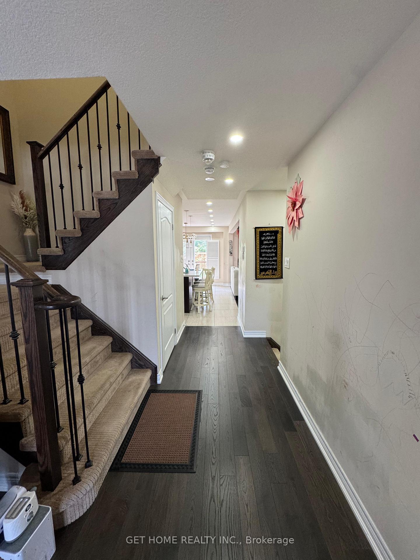 Photo 4 of 827 Renaissance Drive, Oshawa, Lakeview — HOMEH