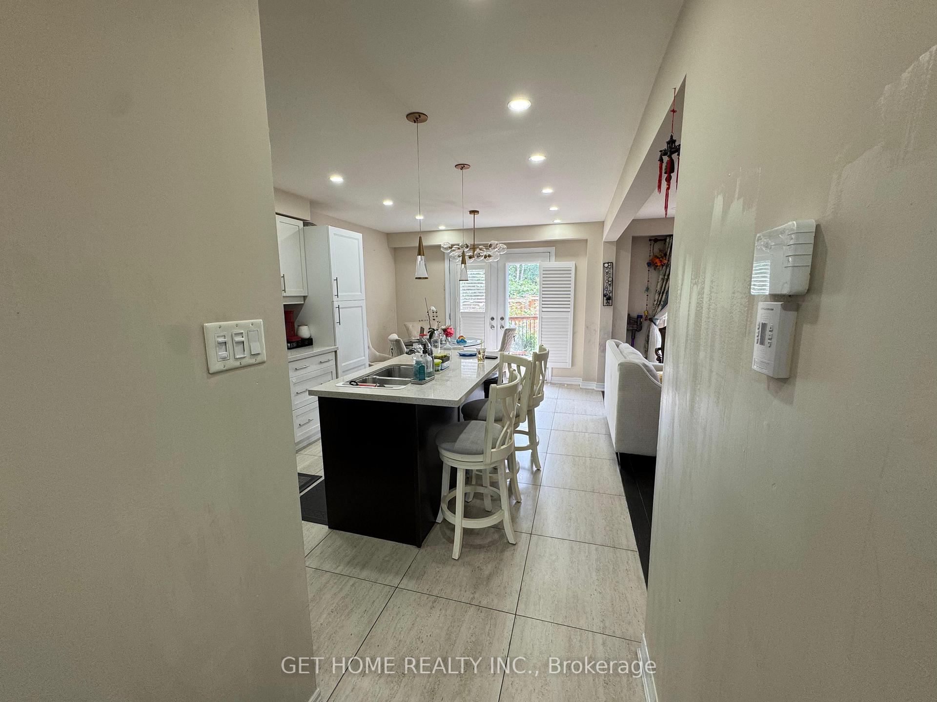 Photo 6 of 827 Renaissance Drive, Oshawa, Lakeview — HOMEH