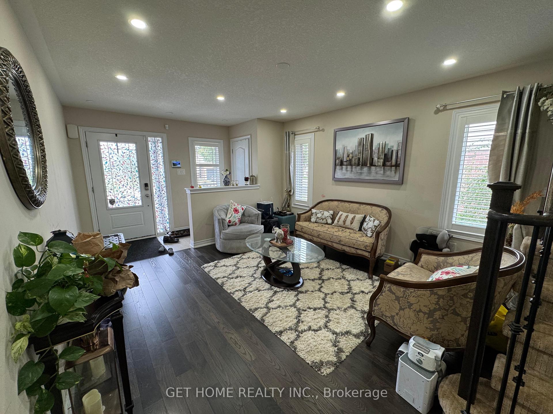 Photo 9 of 827 Renaissance Drive, Oshawa, Lakeview — HOMEH