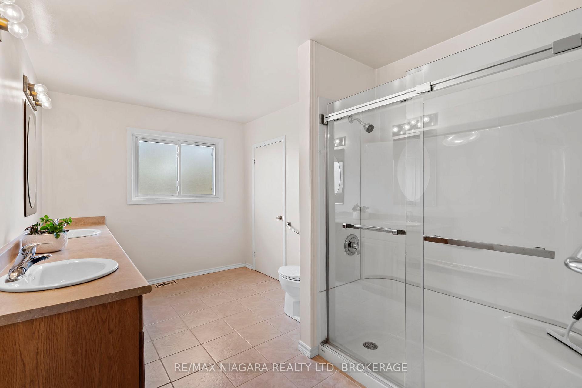 Photo 10 of 1097 Pelham Street, Pelham, Fonthill — HOMEH