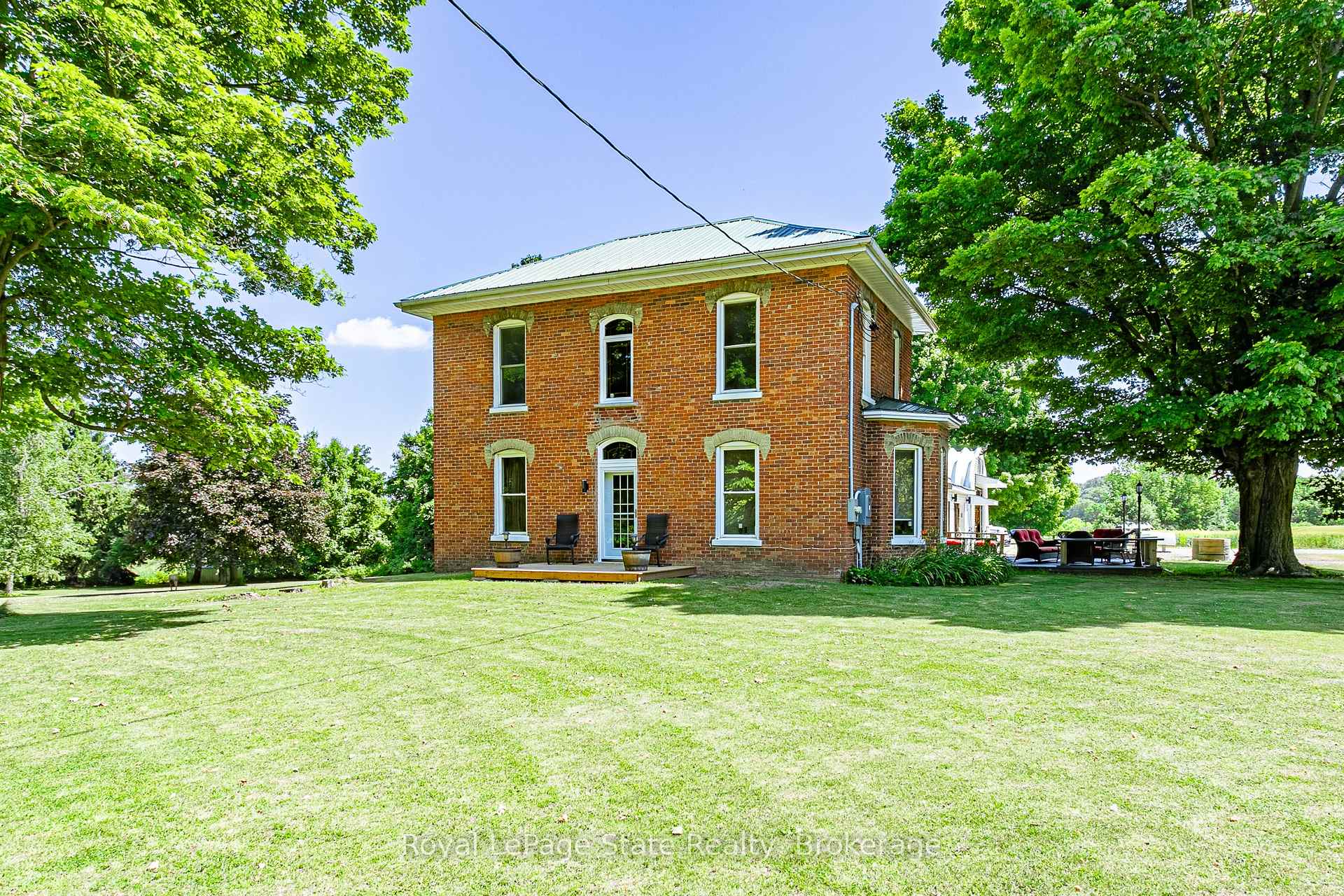 Front of 652 Villa Nova Road