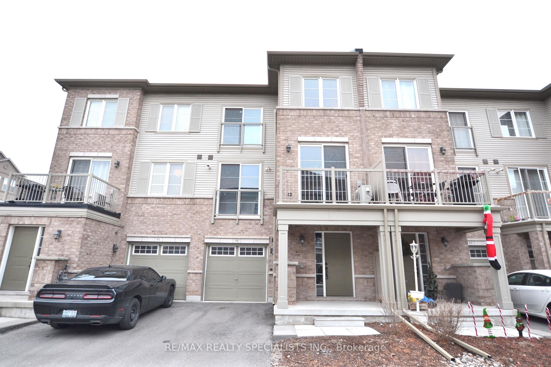 Front of Unit 90, 165 Hampshire Way