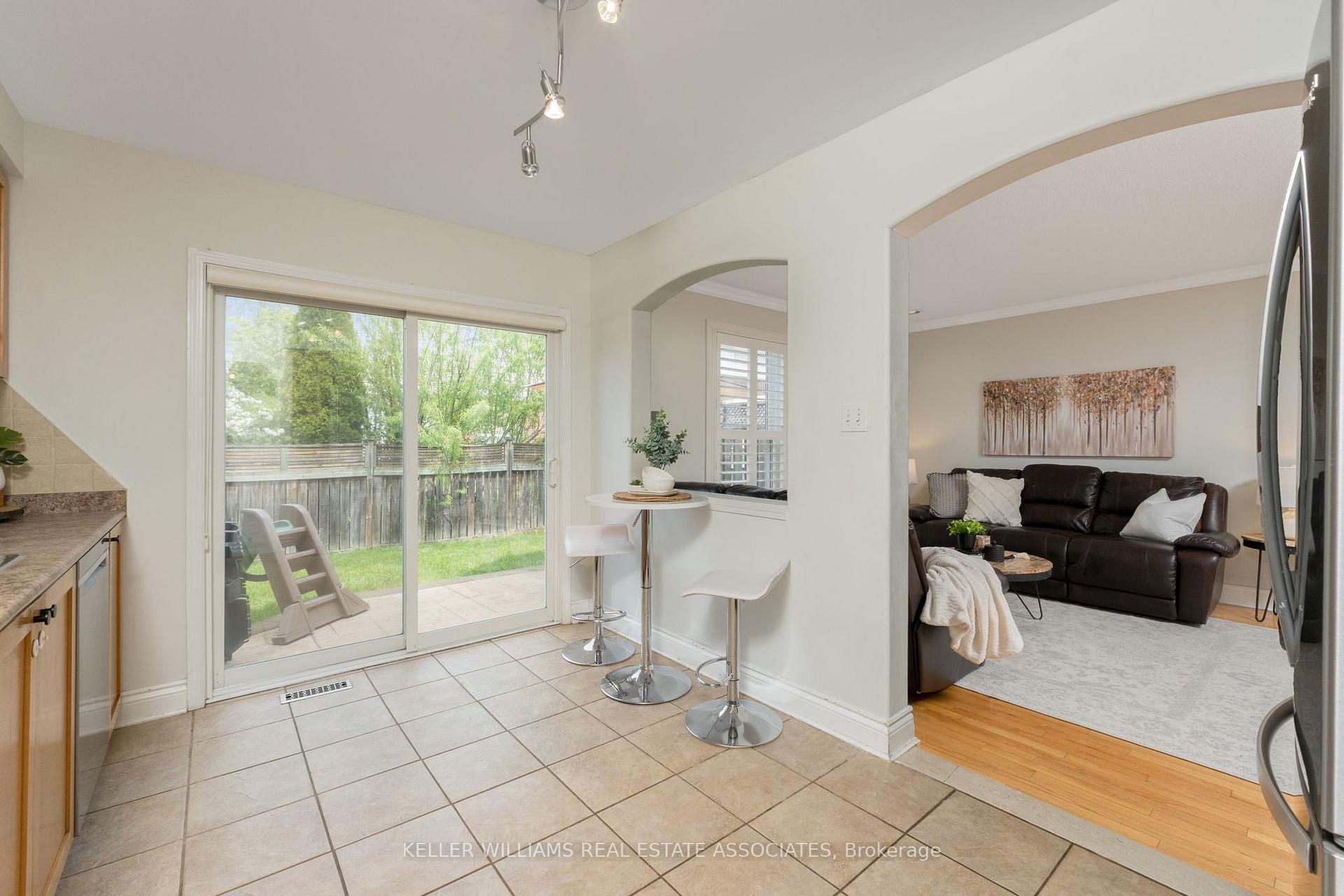 Photo 9 of 626 Hamilton Crescent, Milton, Beaty — HOMEH