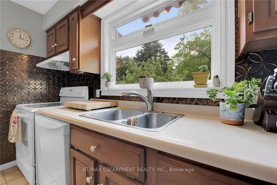 Photo 14 of 10 Emily Street, Norfolk, Port Dover — HOMEH