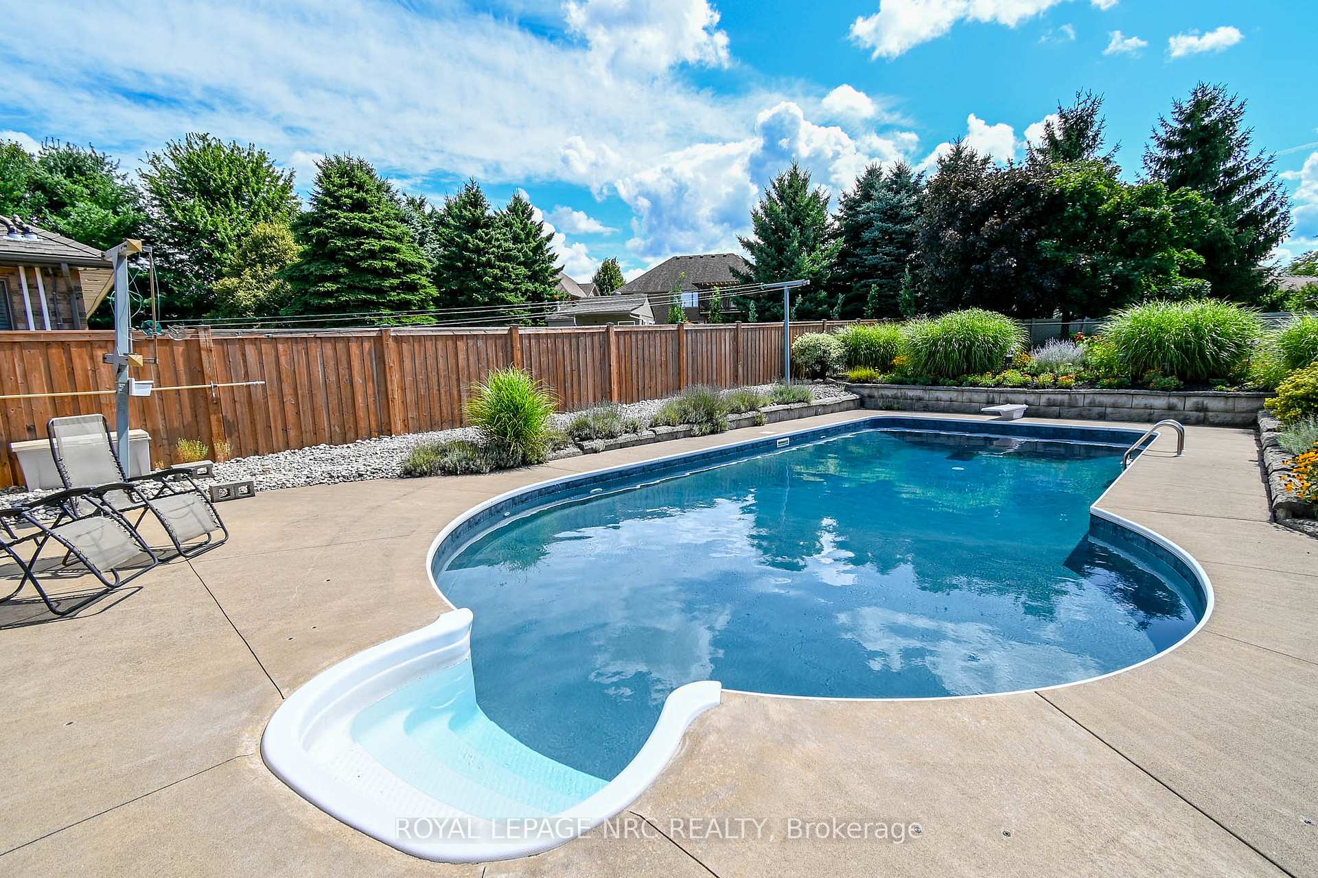 Photo 2 of 64 Sandra Drive, Pelham, Fenwick — HOMEH