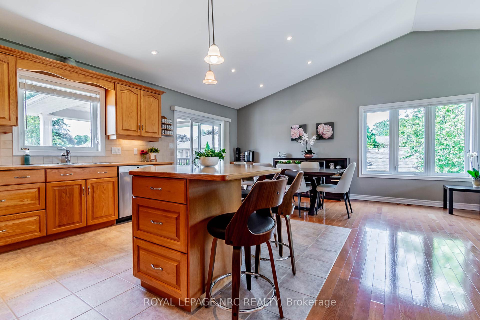Photo 11 of 64 Sandra Drive, Pelham, Fenwick — HOMEH
