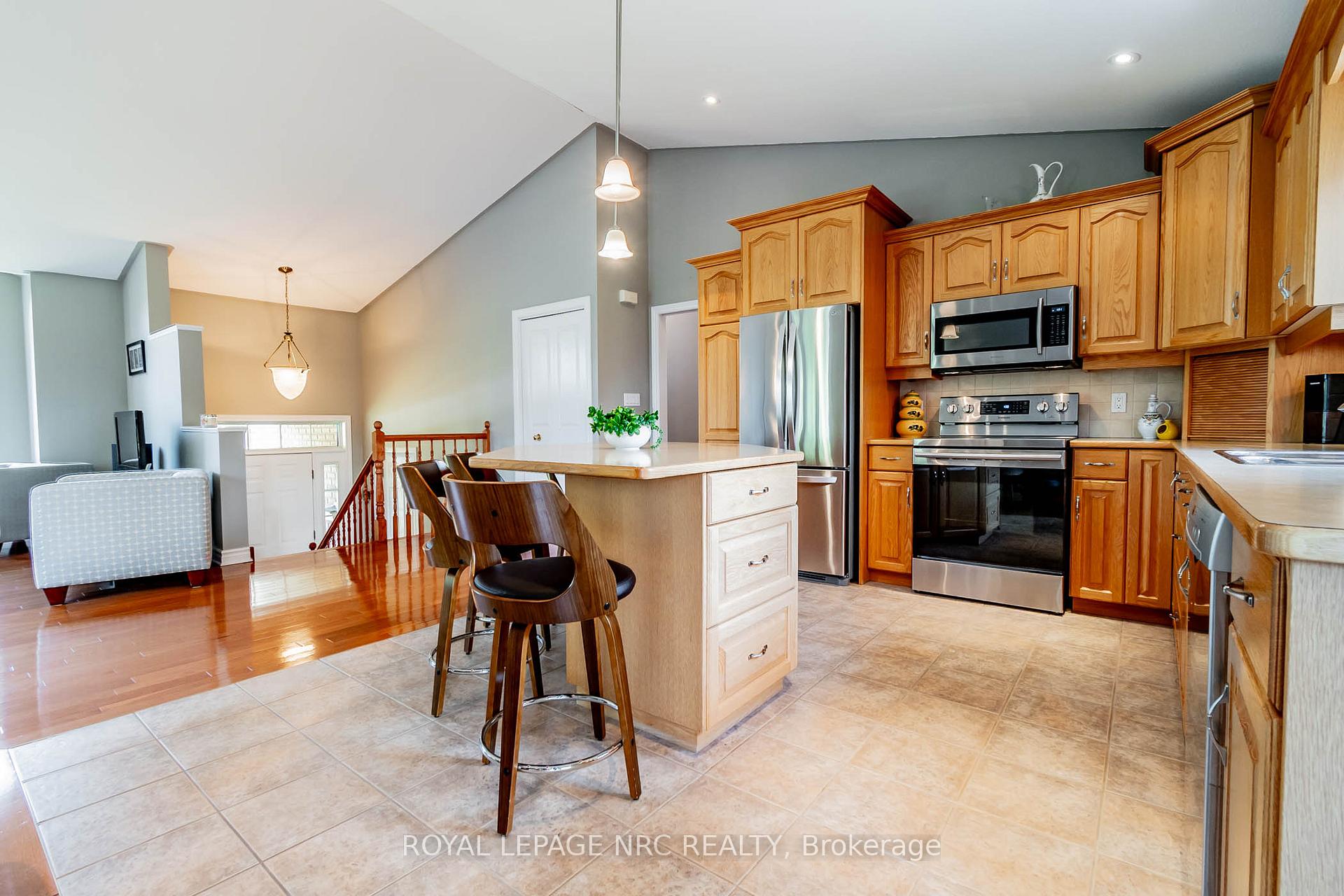 Photo 20 of 64 Sandra Drive, Pelham, Fenwick — HOMEH