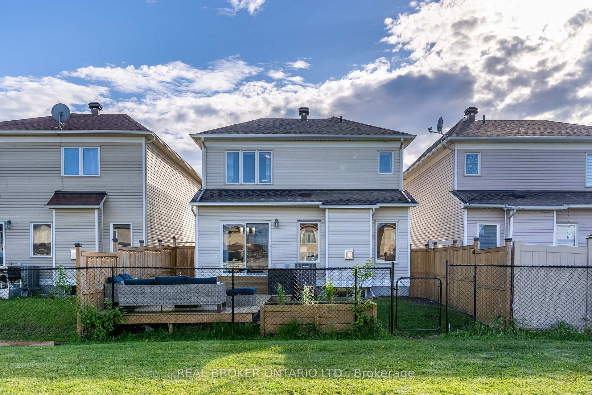 Photo 40 of 2473 Esprit Drive, Ottawa, Avalon East — HOMEH