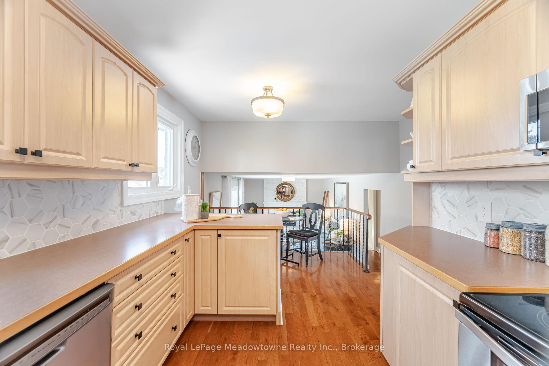Photo 12 of 515 Clover Park Crescent, Milton, Bronte Meadows — HOMEH