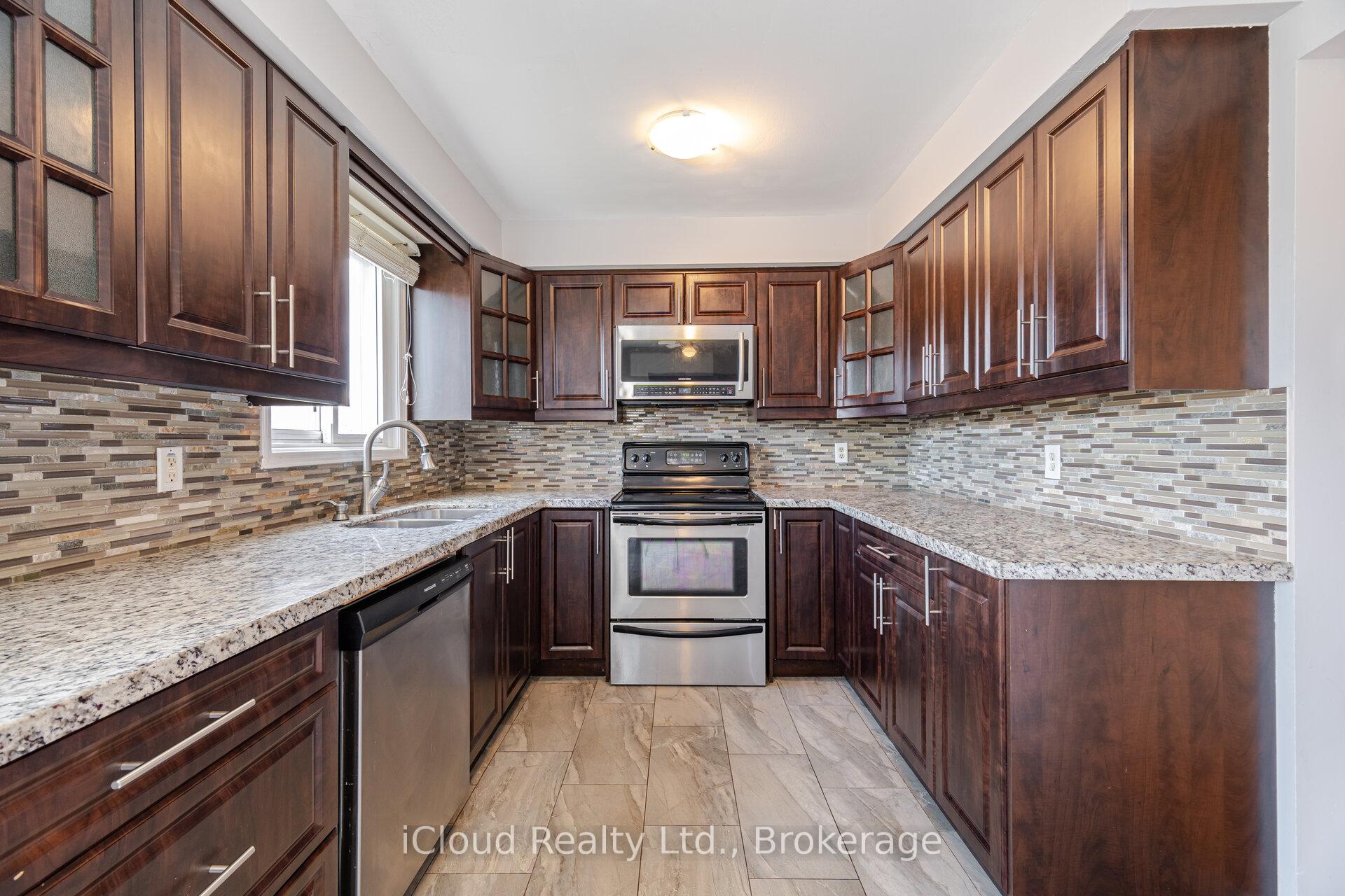 Photo 11 of 2015 Shay Drive, Pickering, Brock Ridge — HOMEH