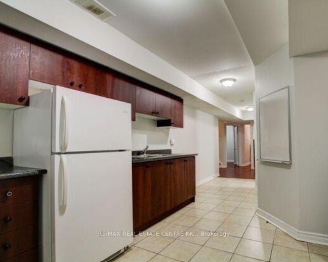 Photo 4 of Unit B, 230 Giddings Crescent, Milton, Scott — HOMEH