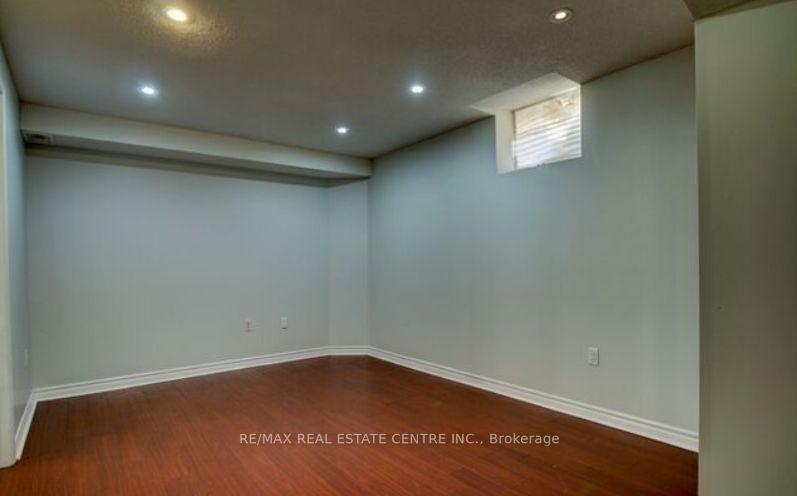 Photo 5 of Unit B, 230 Giddings Crescent, Milton, Scott — HOMEH