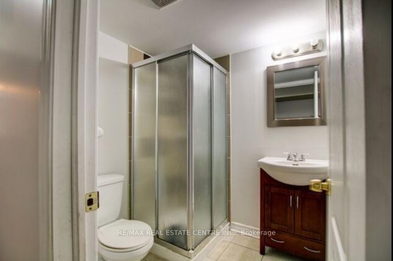 Photo 6 of Unit B, 230 Giddings Crescent, Milton, Scott — HOMEH