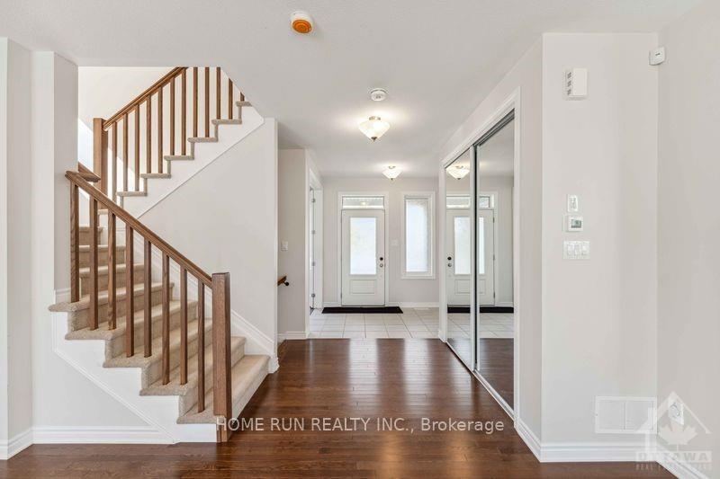 Photo 2 of 752 Vennecy Terrace, Ottawa, Chapel Hill South - Orleans Village — HOMEH