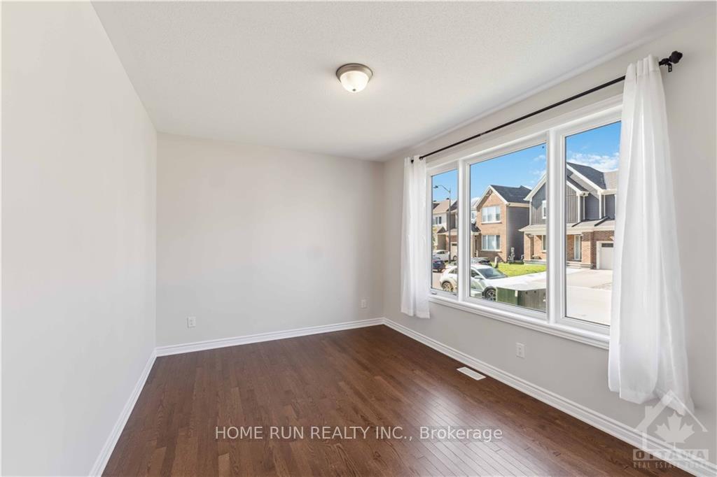 Photo 3 of 752 Vennecy Terrace, Ottawa, Chapel Hill South - Orleans Village — HOMEH