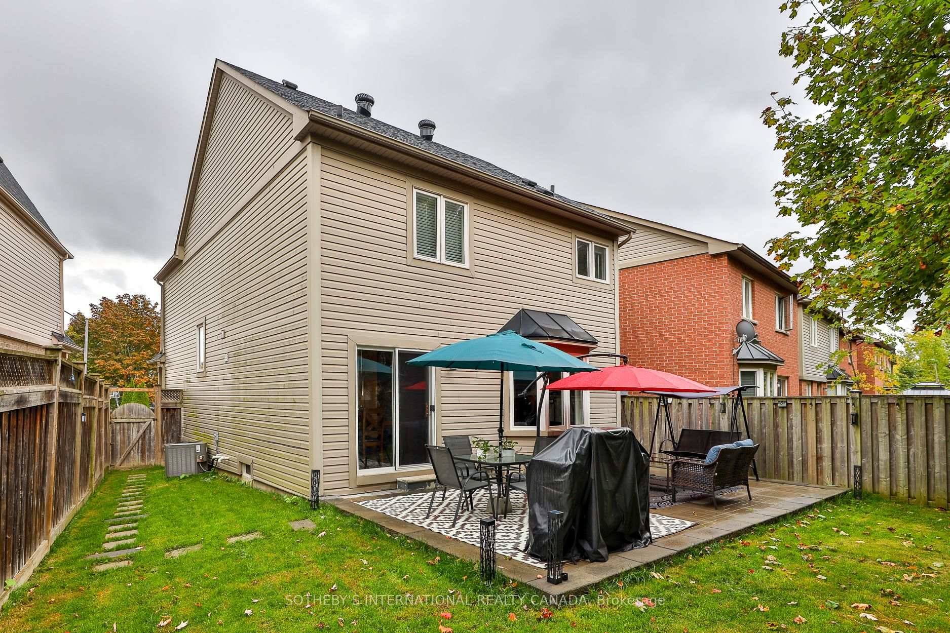 Photo 3 of 83 Norland Circle, Oshawa, Windfields — HOMEH