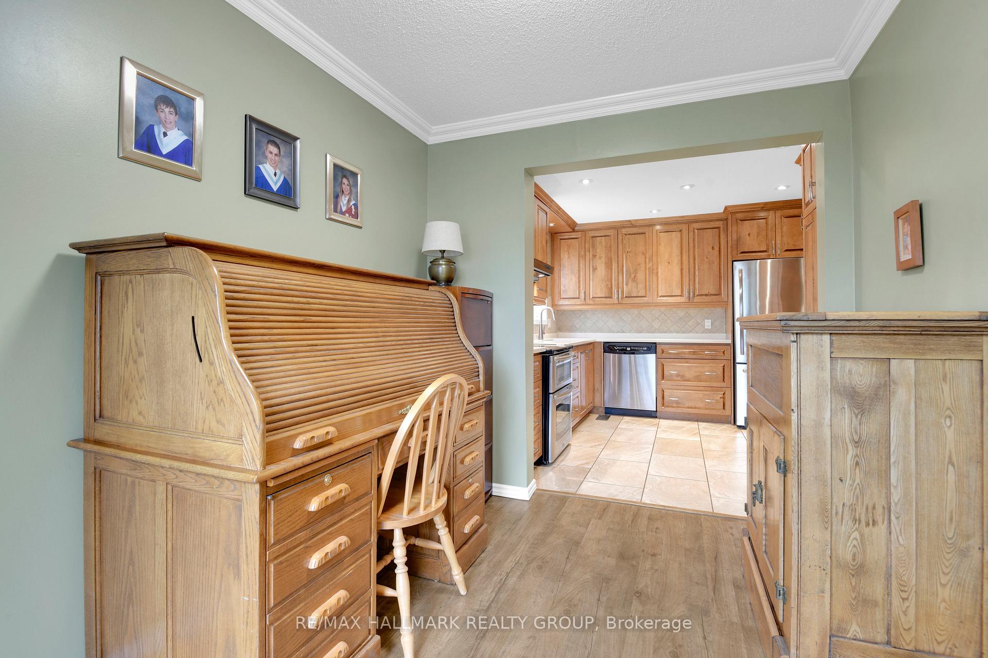 Photo 4 of 411 Sanderling Crescent, Ottawa, Chatelaine Village — HOMEH
