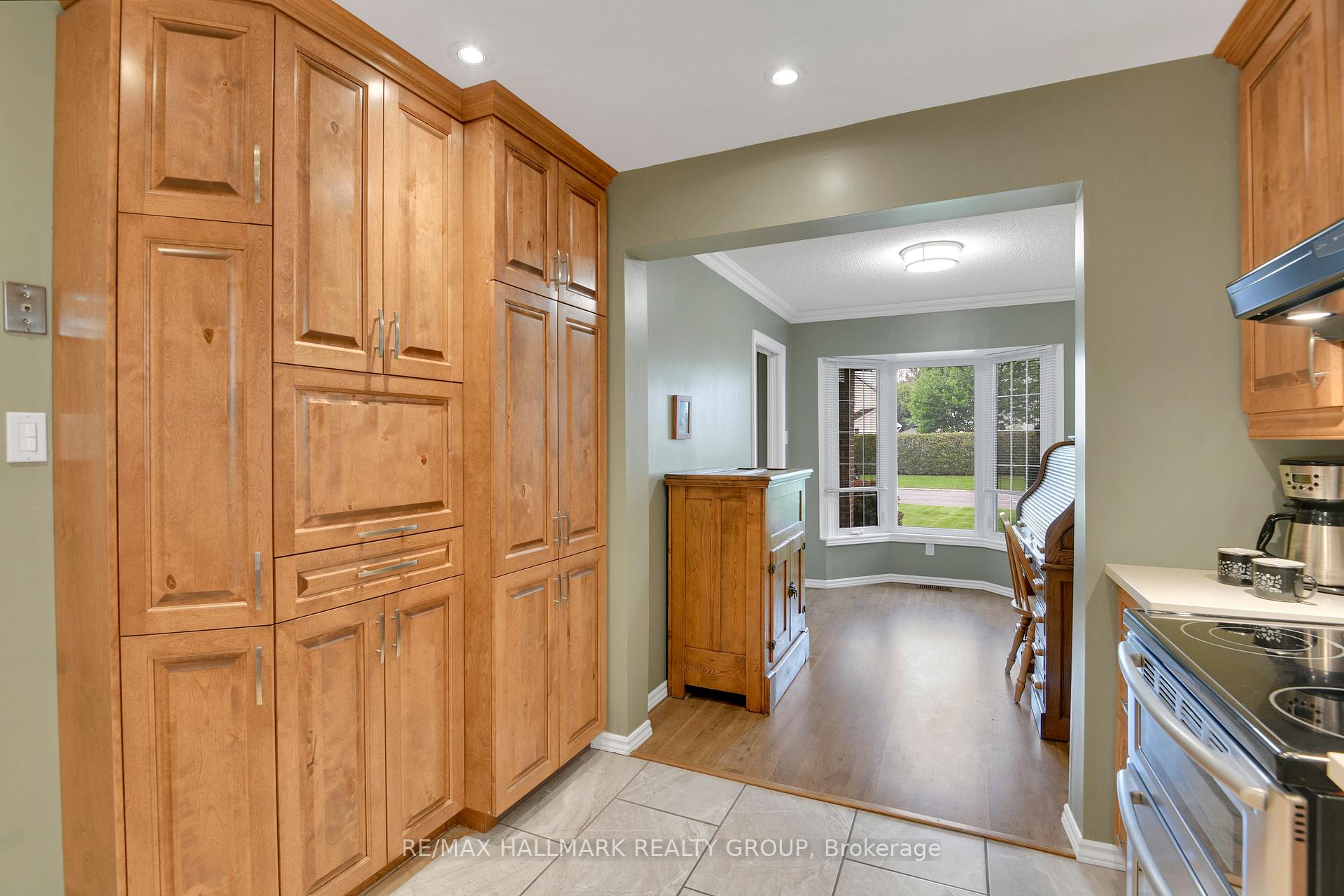 Photo 7 of 411 Sanderling Crescent, Ottawa, Chatelaine Village — HOMEH