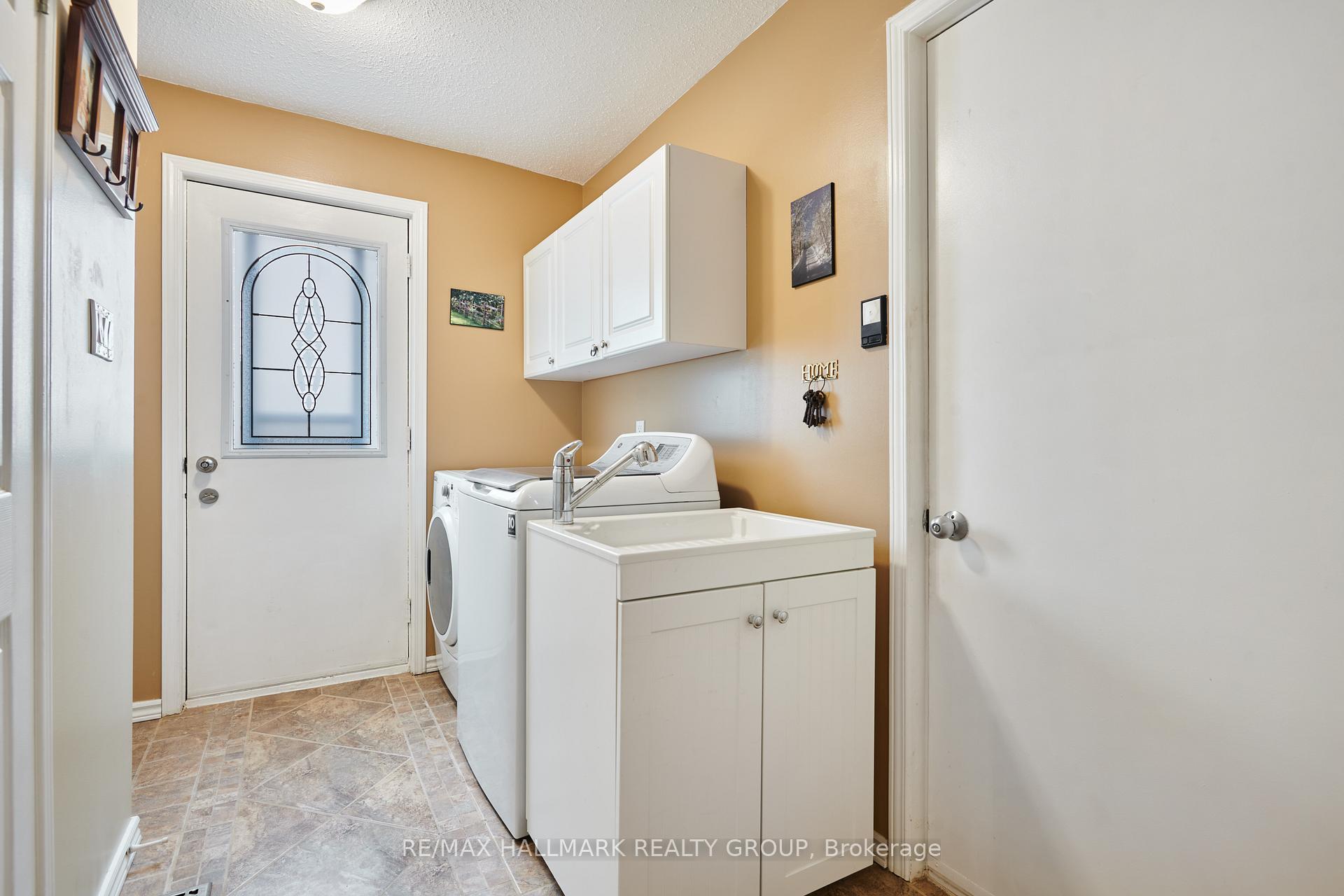 Photo 12 of 411 Sanderling Crescent, Ottawa, Chatelaine Village — HOMEH