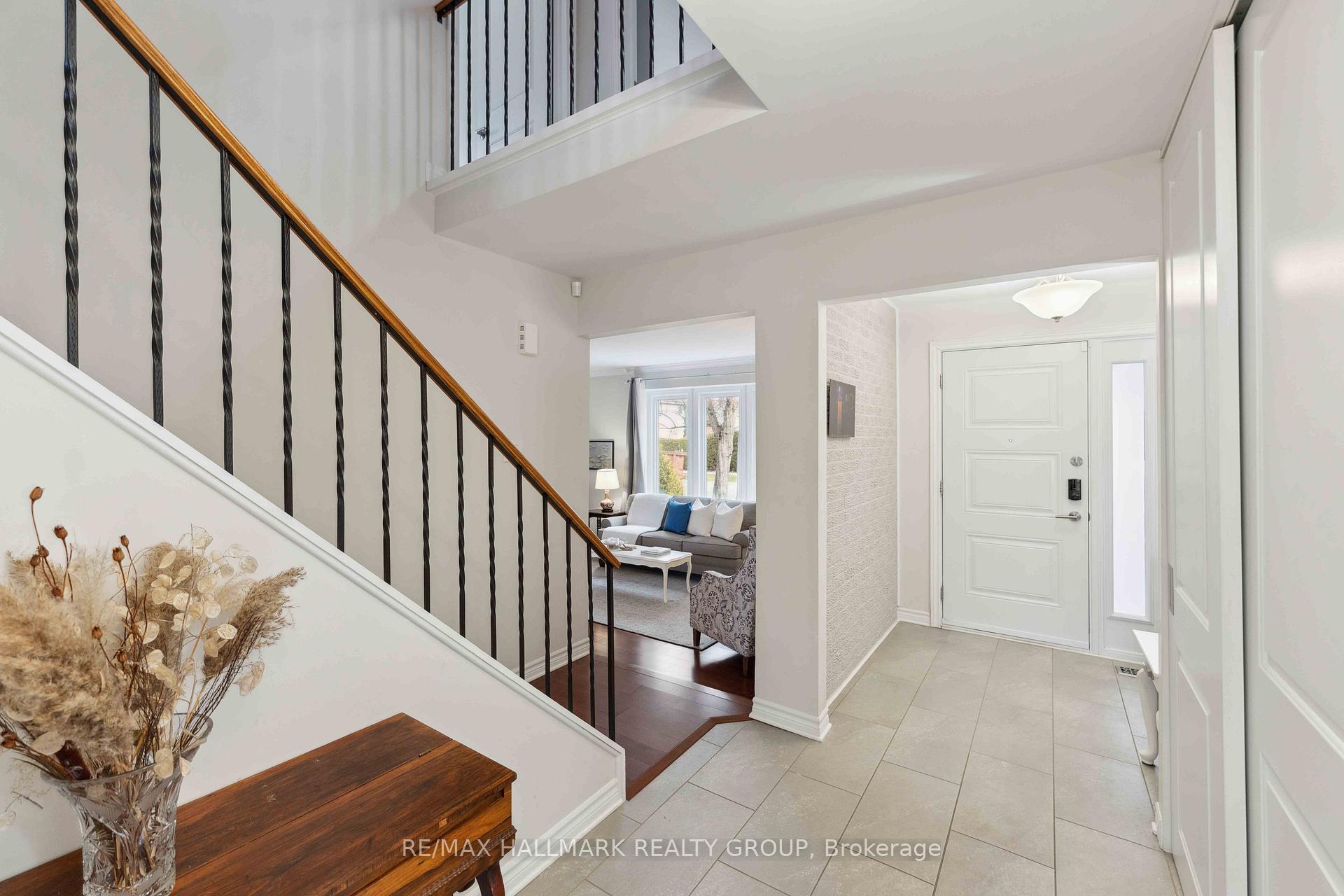 Photo 2 of 6084 Voyageur Drive, Ottawa, Convent Glen — HOMEH
