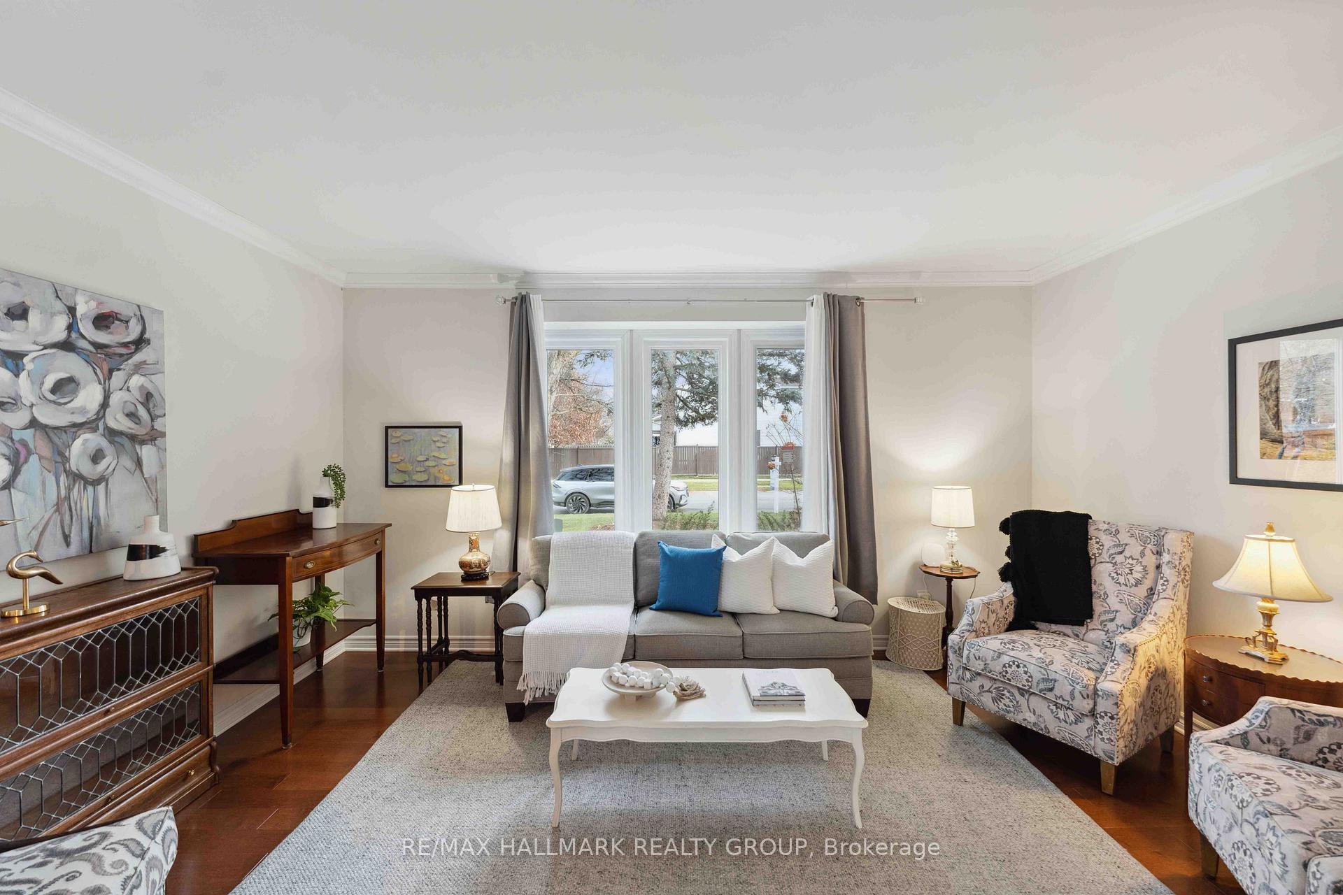 Photo 3 of 6084 Voyageur Drive, Ottawa, Convent Glen — HOMEH
