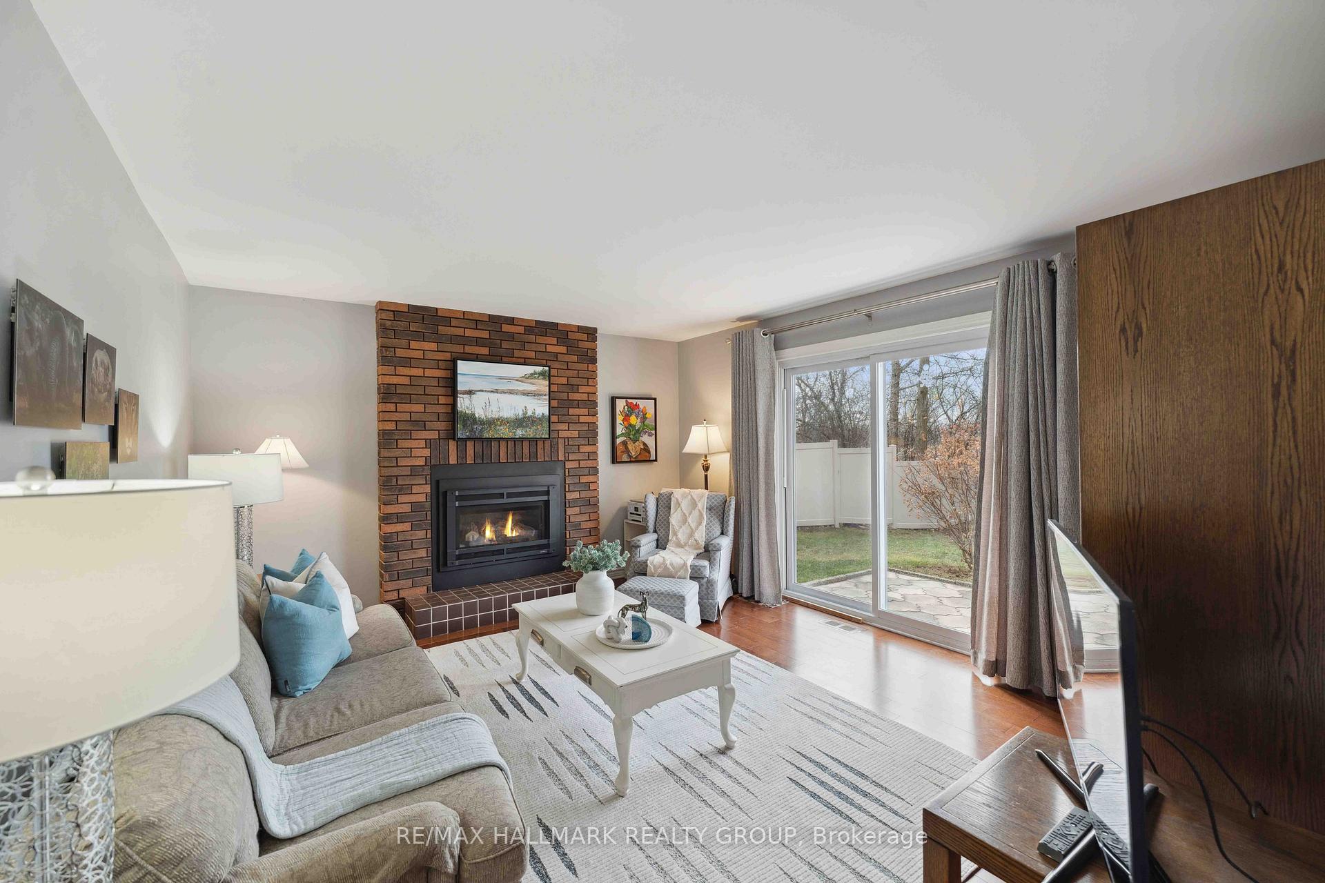 Photo 6 of 6084 Voyageur Drive, Ottawa, Convent Glen — HOMEH