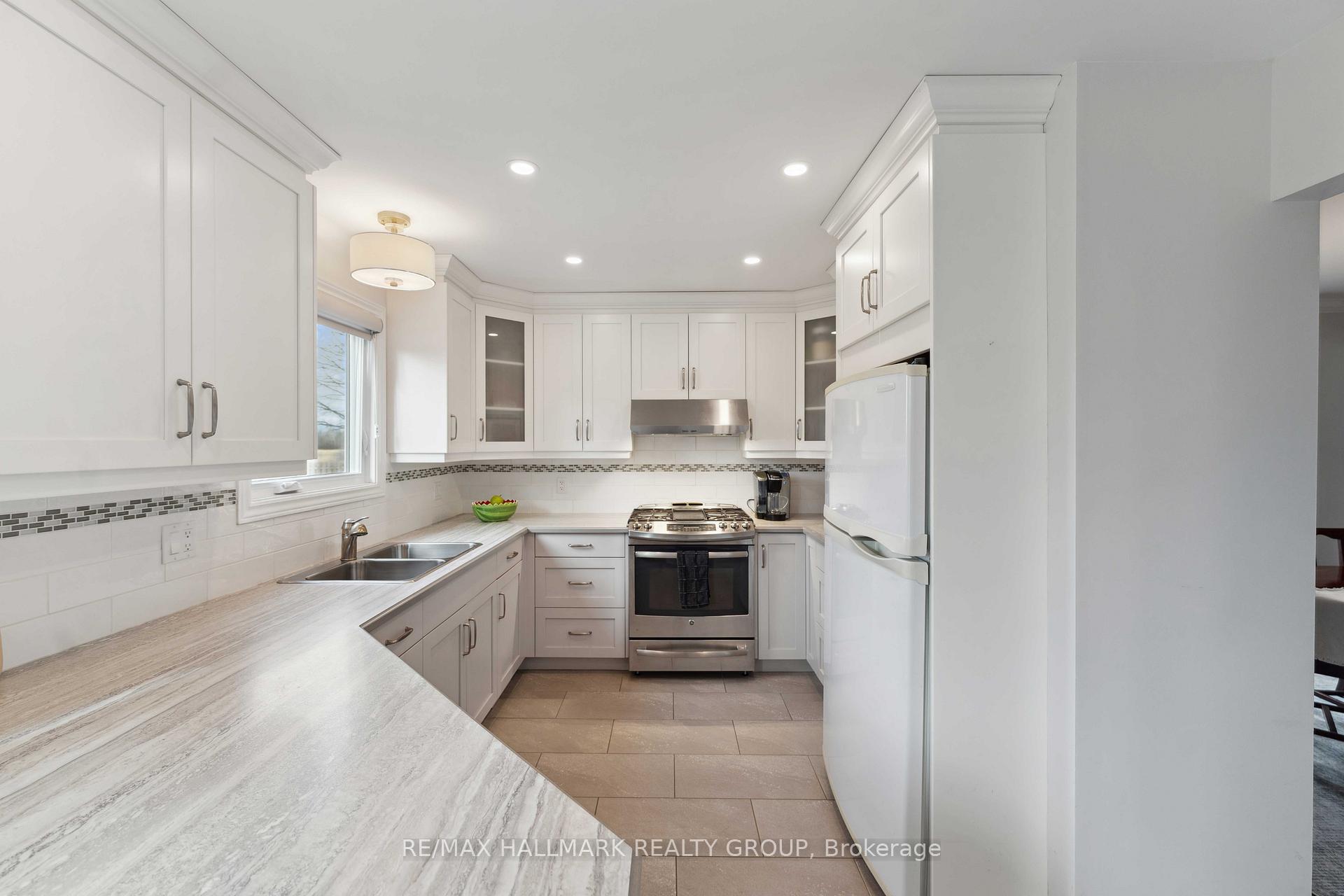 Photo 9 of 6084 Voyageur Drive, Ottawa, Convent Glen — HOMEH