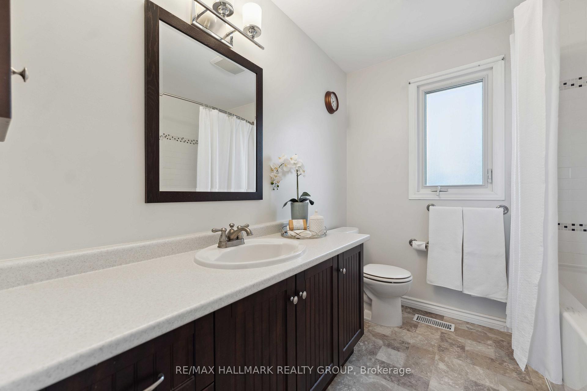 Photo 13 of 6084 Voyageur Drive, Ottawa, Convent Glen — HOMEH