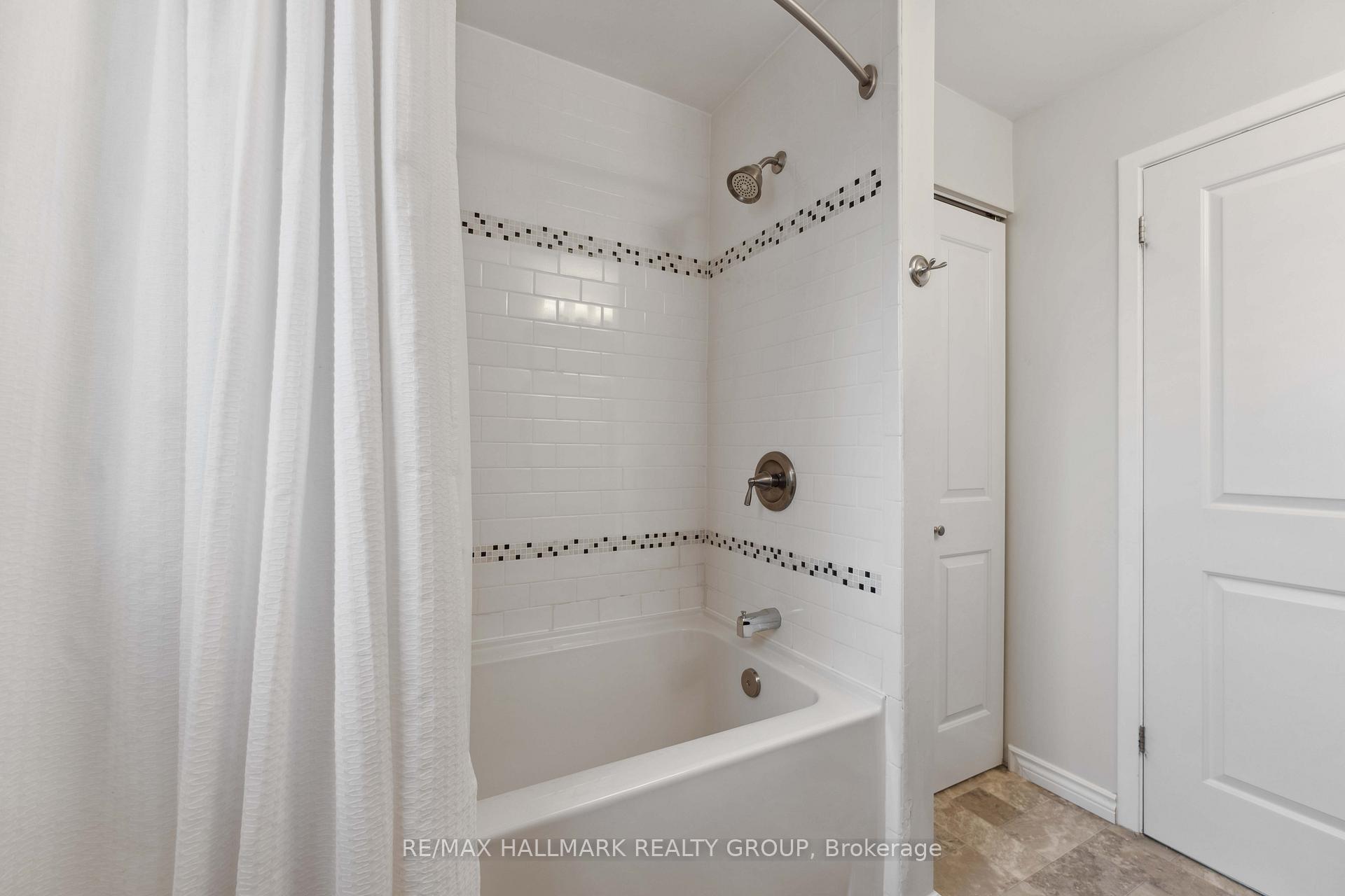 Photo 14 of 6084 Voyageur Drive, Ottawa, Convent Glen — HOMEH