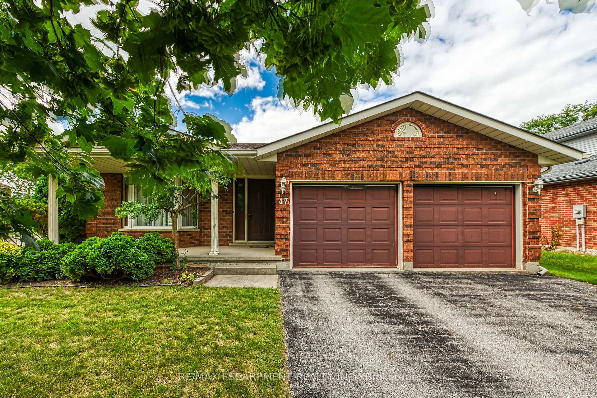 Photo 1 of 47 Falls Crescent, Norfolk, Simcoe — HOMEH